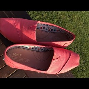 Toms classic spiced coral canvas shoes
